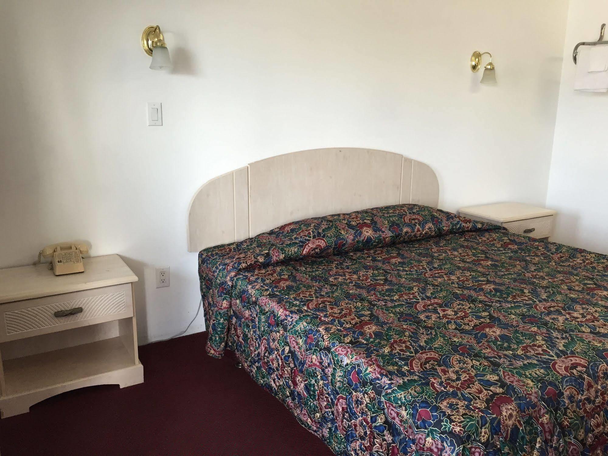 Mayfair Motel Cross Keys Buitenkant foto